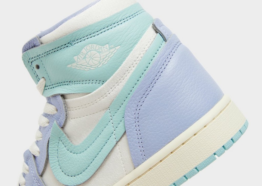 Жіночі кросівки WMNS AIR JORDAN 1 MM HIGH FB9891-401 Блакитний