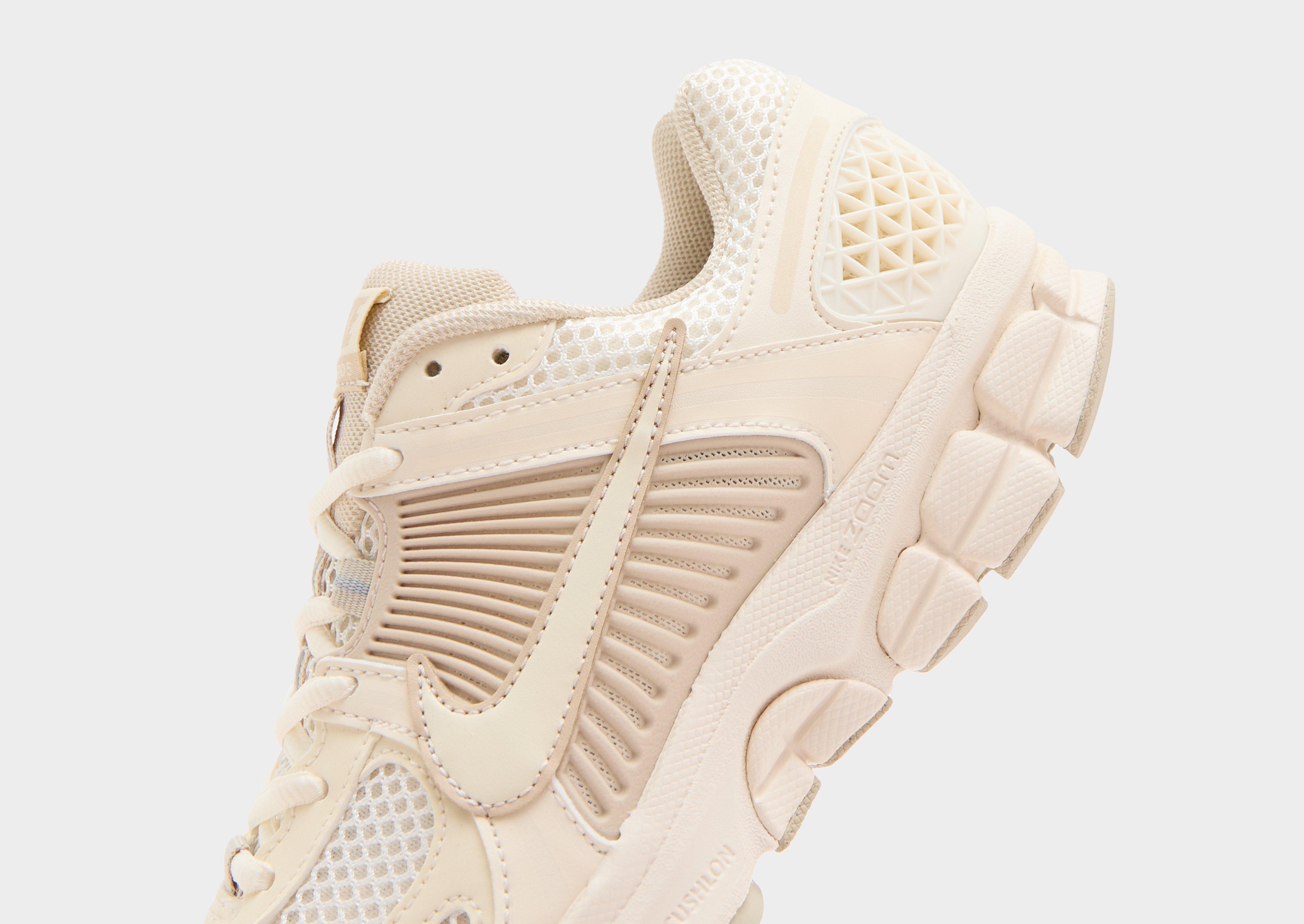 Kedai moterims NIKE W ZOOM VOMERO 5 GCEL GCEL FQ6868-111 Rusva