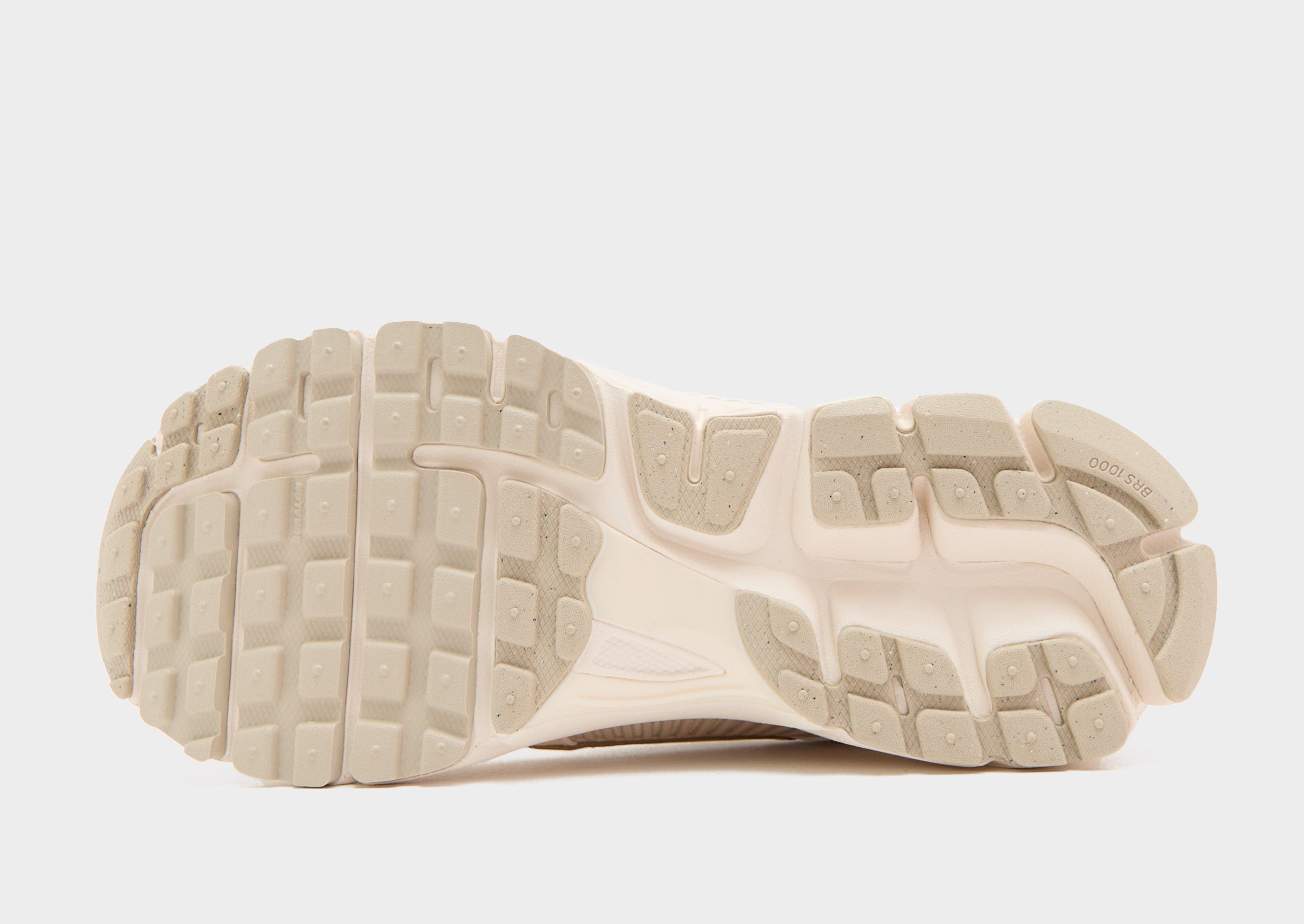 Kedai moterims NIKE W ZOOM VOMERO 5 GCEL GCEL FQ6868-111 Rusva