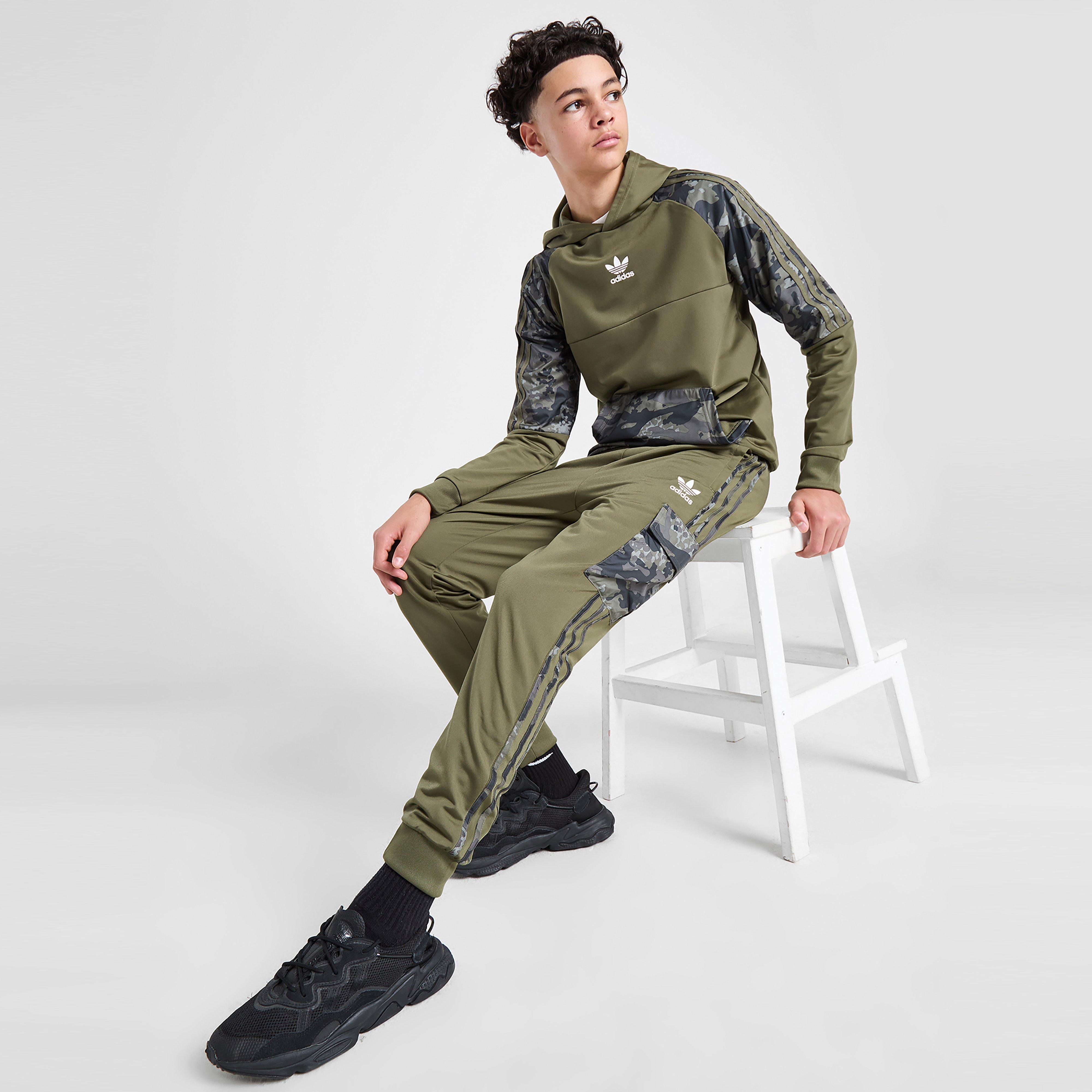 Detské nohavice ADIDAS NOHAVICE  BOS CAMO JOG OLV/BLK B