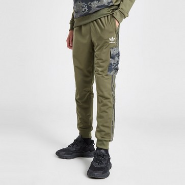 Pantaloni pentru copii ADIDAS PANTALONI  BOS CAMO JOG OLV/BLK B