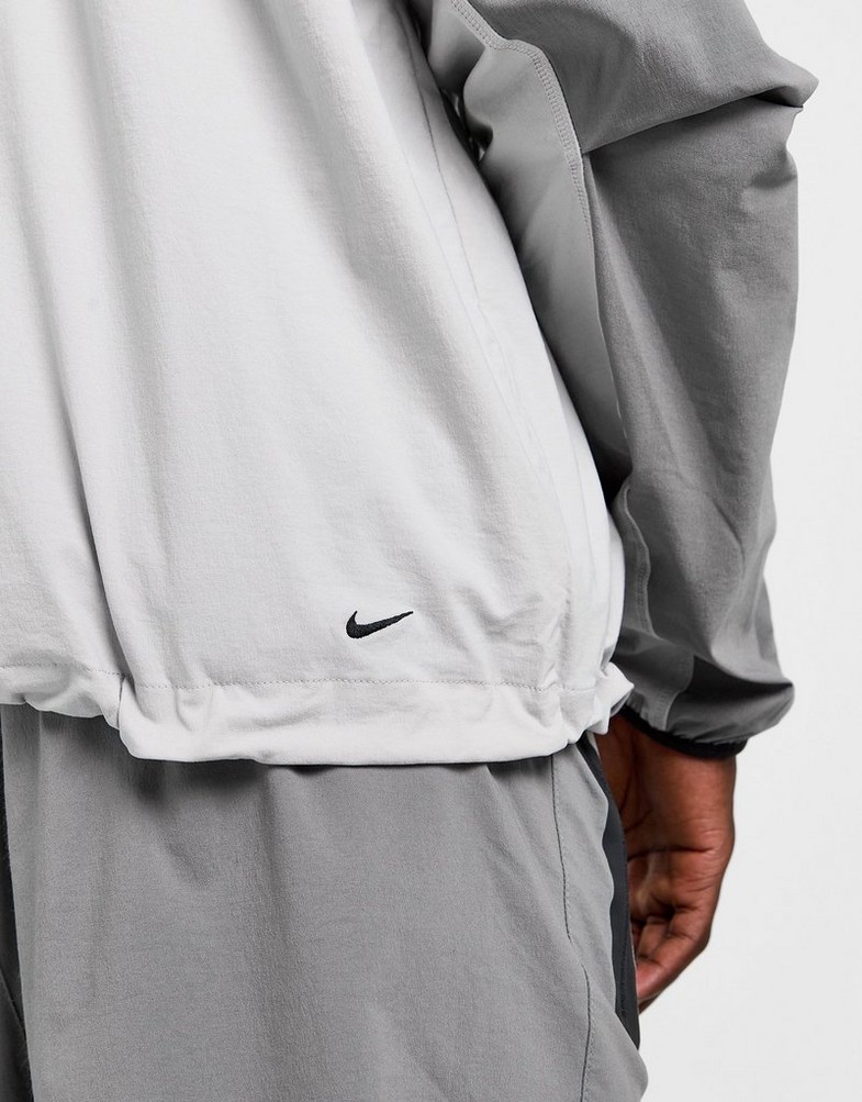 NIKE КОФТА З КАПЮШОНОМ M NK TCH WVN WR FZ JKT HM7151-014 Сірий