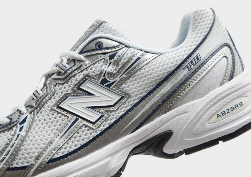 New Balance 740 V2