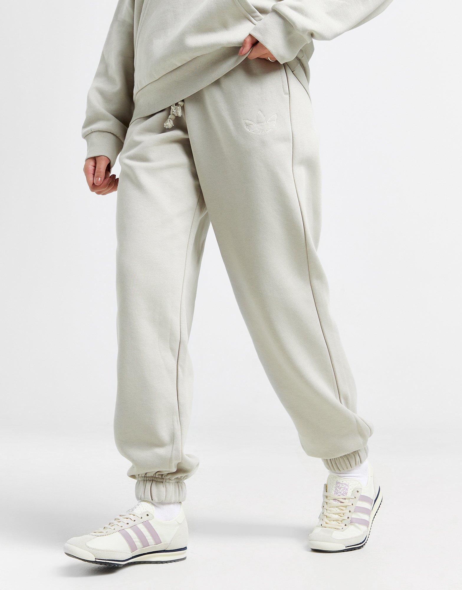 Дамски панталон ADIDAS ПАНТАЛОНИ JOGGERS JI9909 Зелен