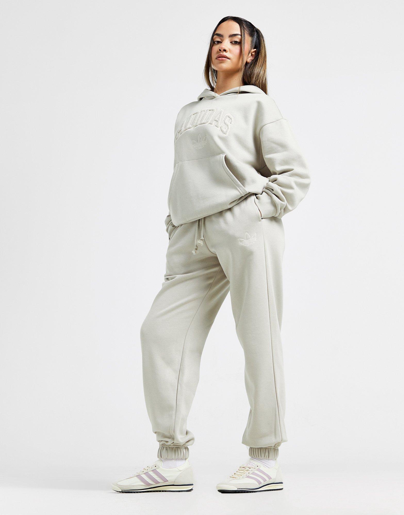 Дамски панталон ADIDAS ПАНТАЛОНИ JOGGERS JI9909 Зелен