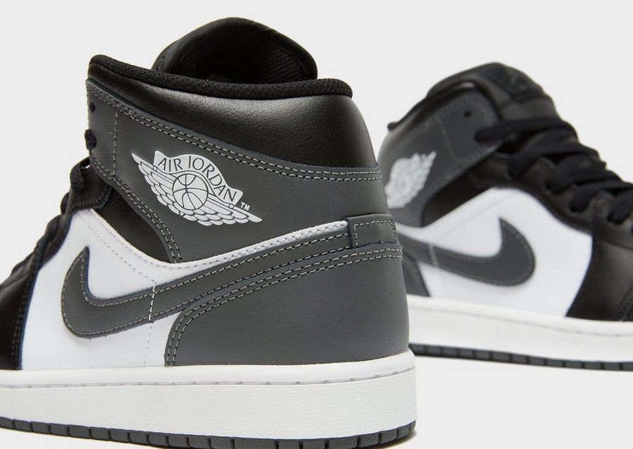 Чоловічі кросівки AIR JORDAN 1 MID DQ8426-001 Сірий