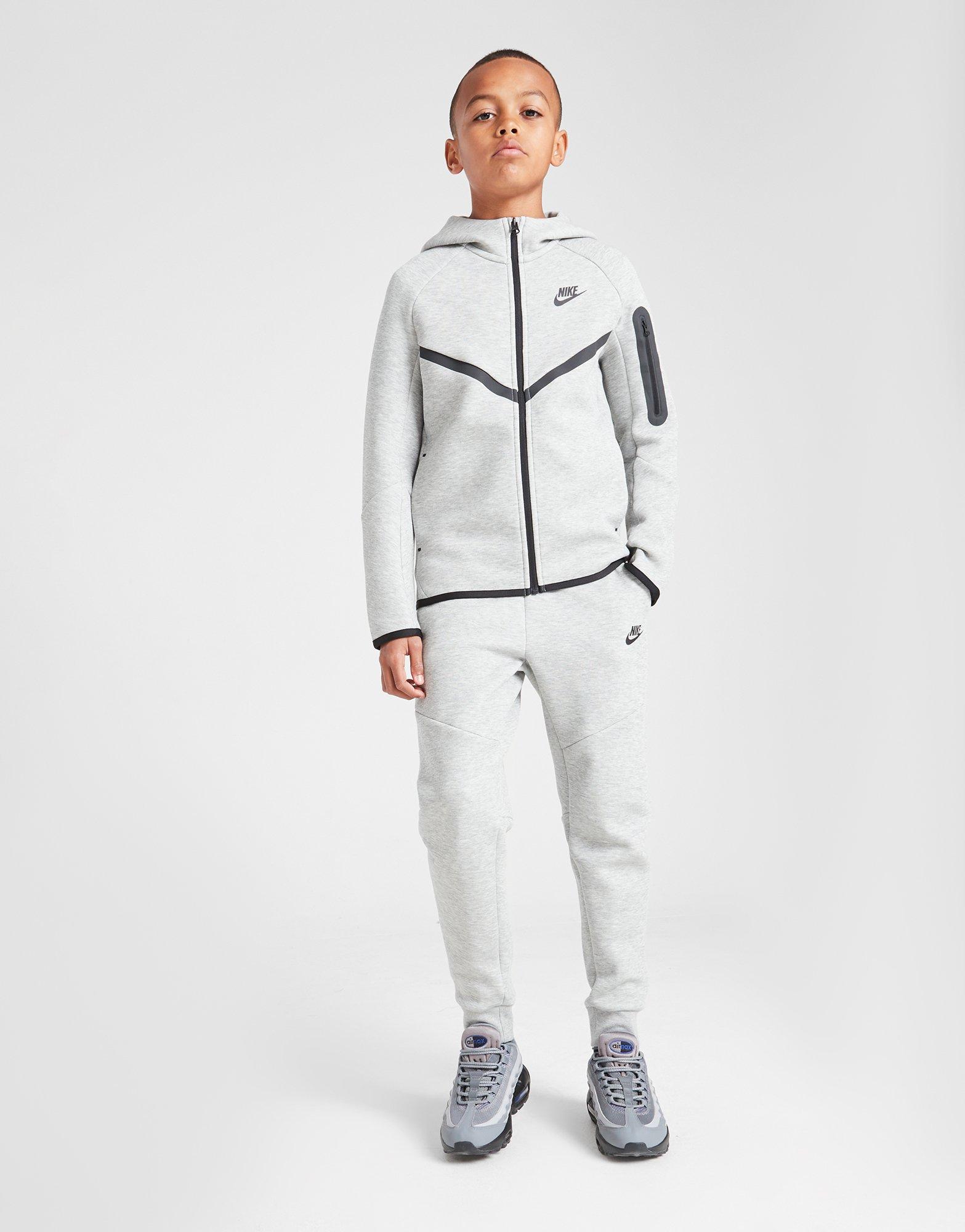 Gyerek pulóver NIKE PULÓVER CIPZÁRAS KAPUCNIS B NSW TCH FLC FZ B HV5867-063 Szürke