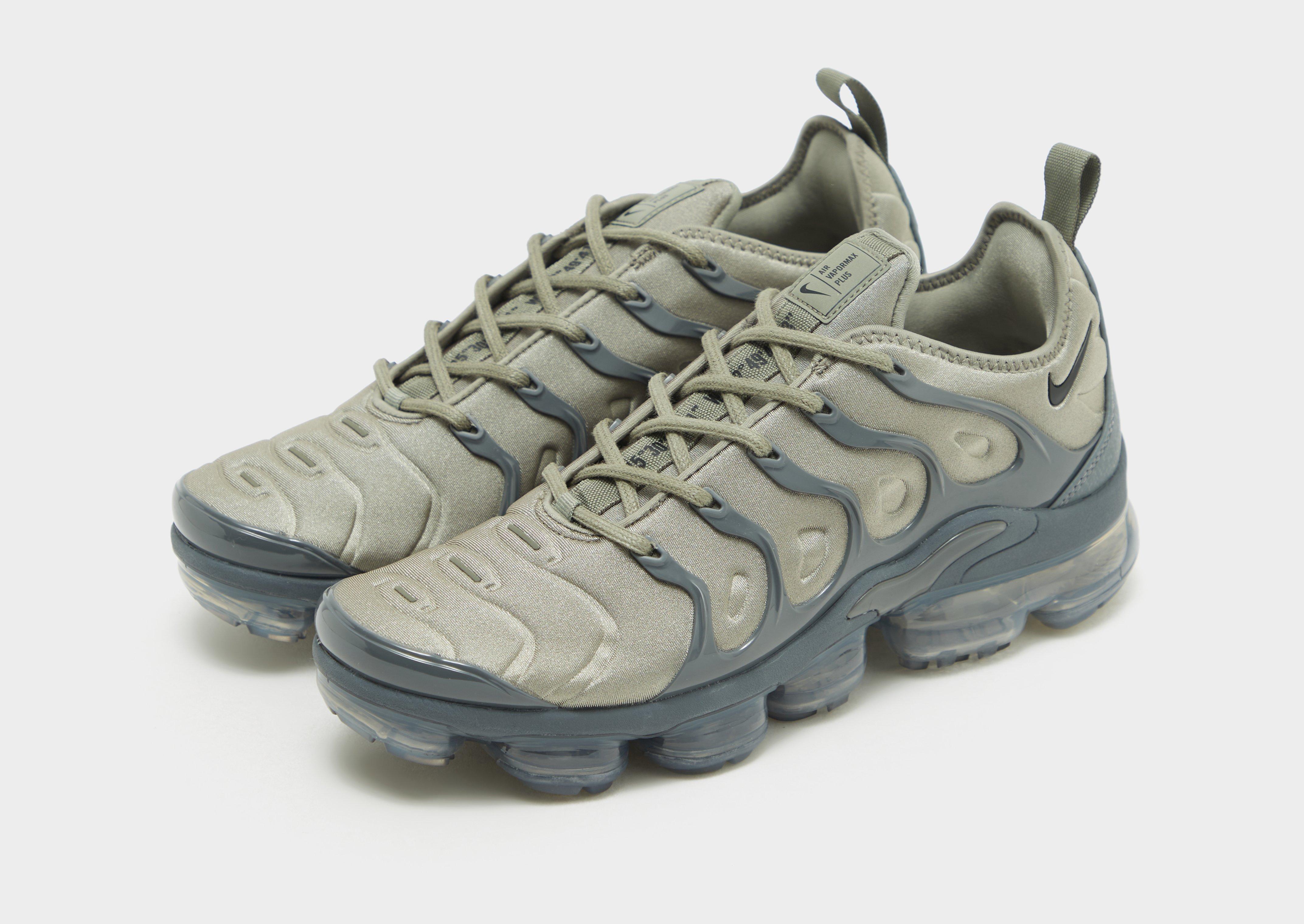 Adidași pentru bărbați NIKE AIR VAPORMAX PLUS AT5681-001 Verde