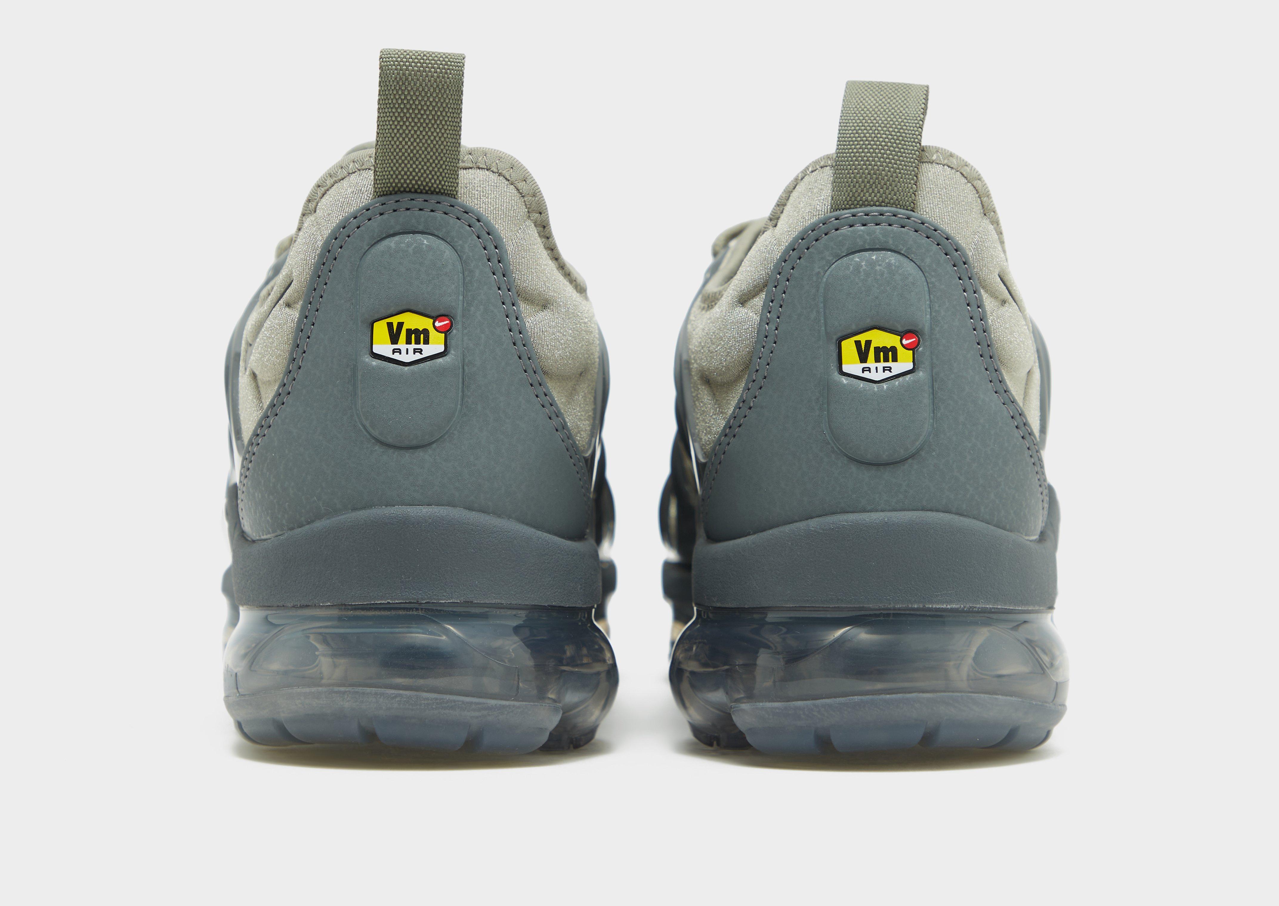 Adidași pentru bărbați NIKE AIR VAPORMAX PLUS AT5681-001 Verde