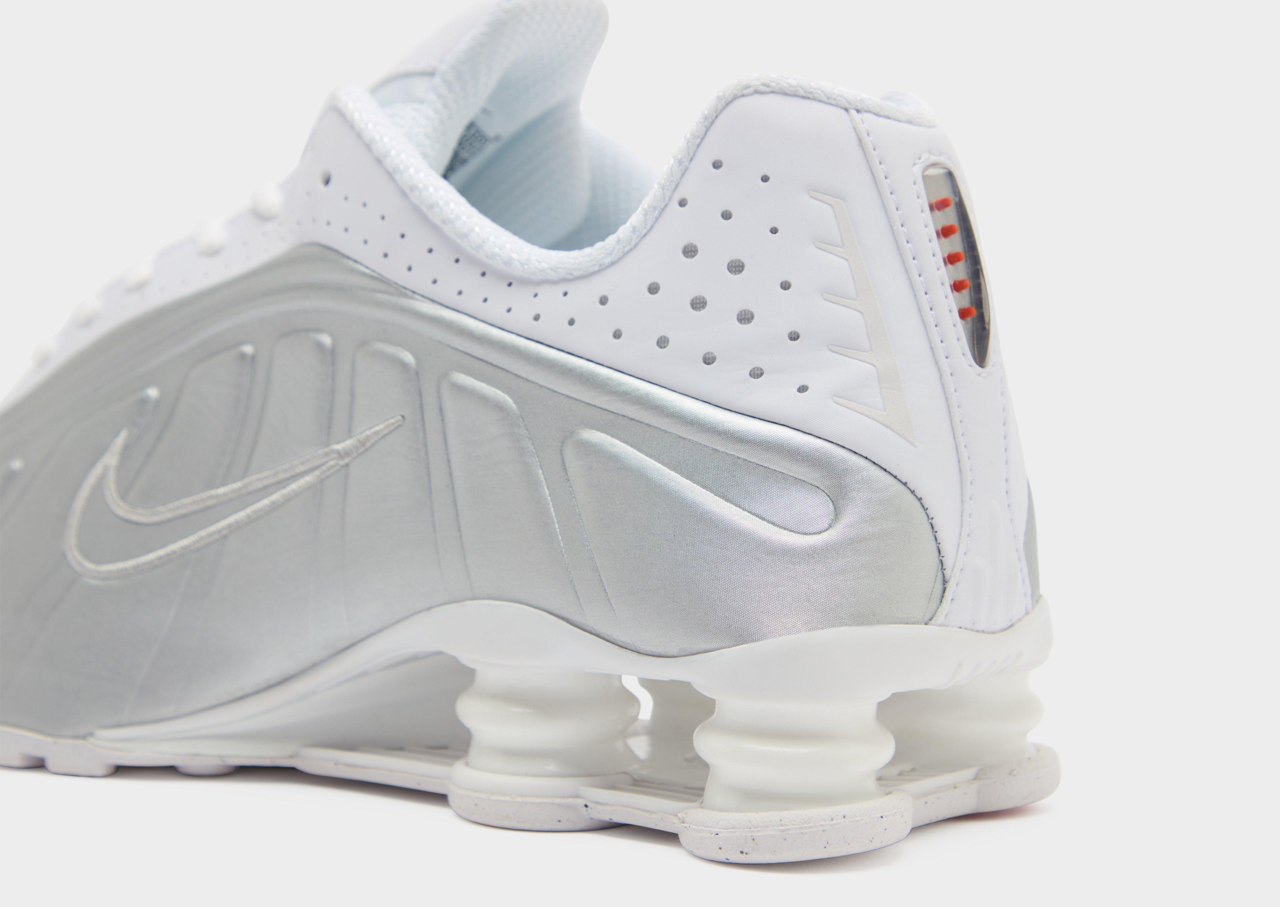 NIKE SHOX R4 WHITE/WHITE-METALLIC SILVER-MAX ORANGE （ナイキ
