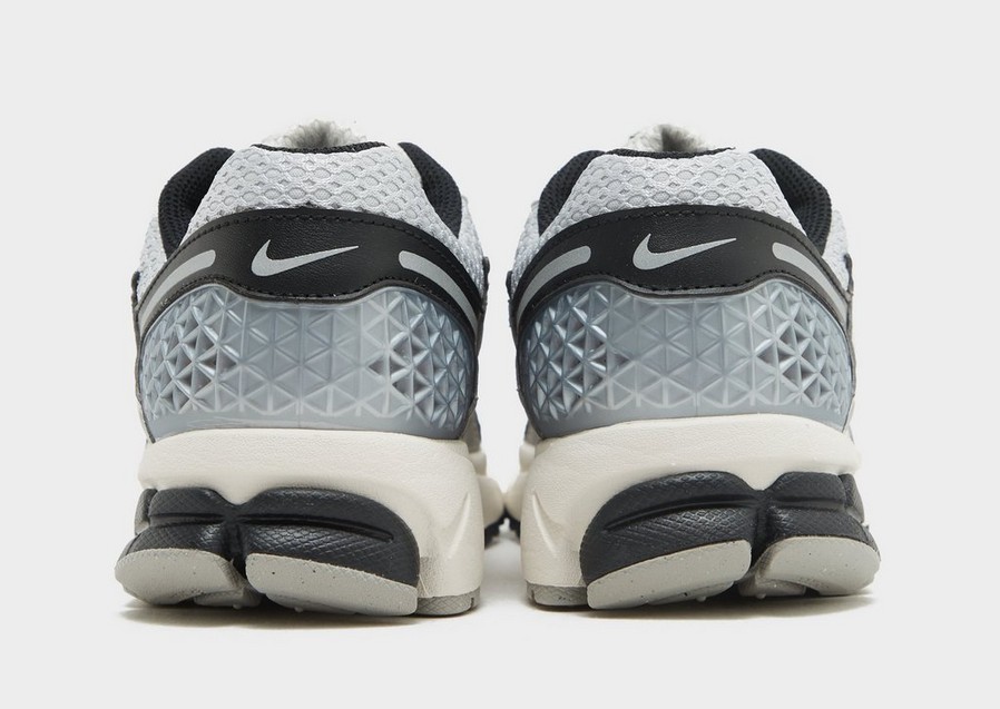 Női sneakers NIKE W NIKE ZOOM VOMERO 5 CN HQ1182-001 Fekete