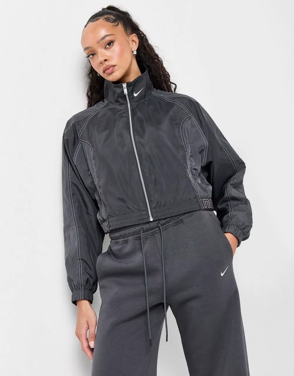 NIKE КУРТКА W NSW JKT WVN STREET GLS, фото 1 з 6