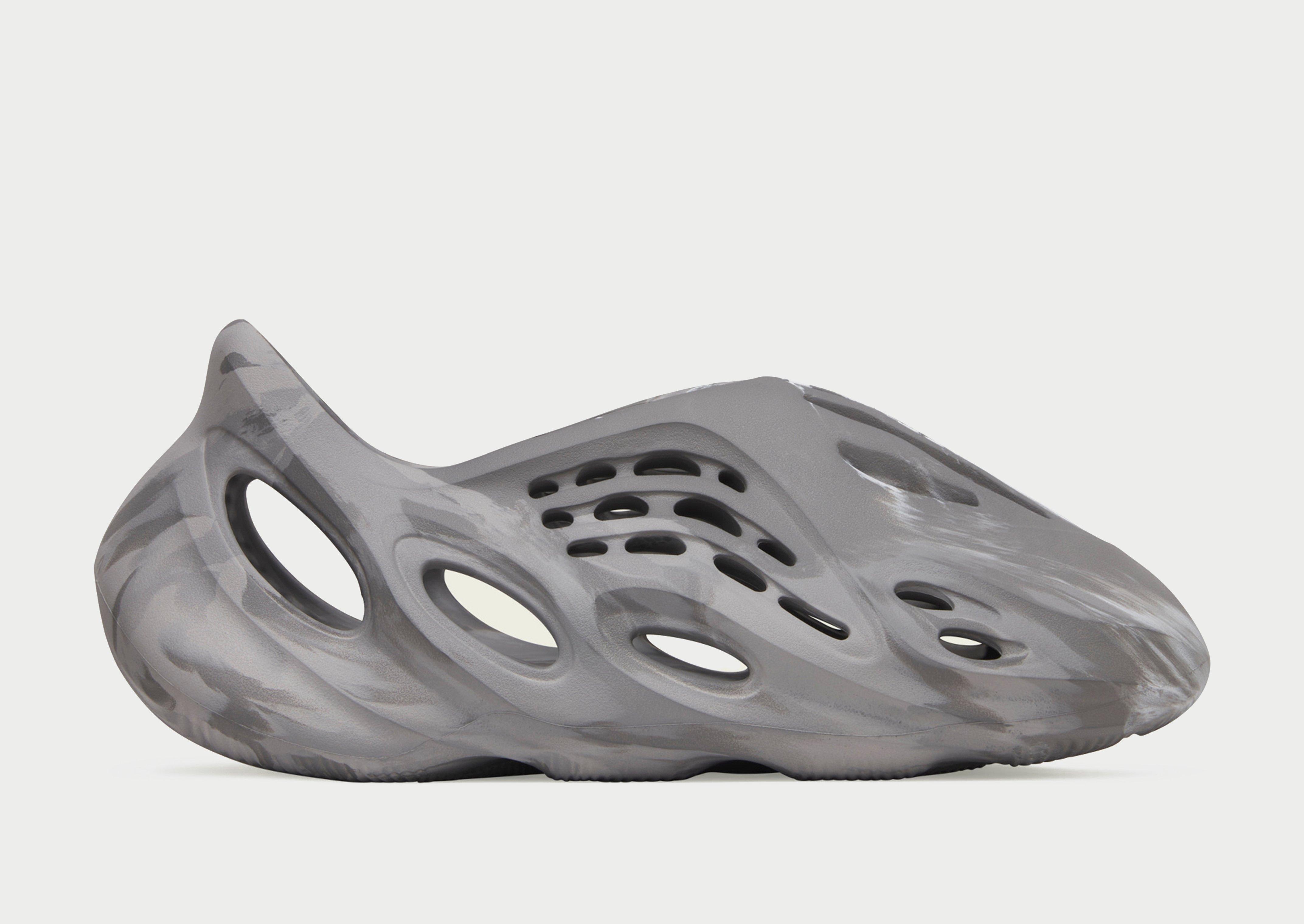 Šlepetės vyrams ADIDAS YZY FOAM RNR IE4931 Pilka