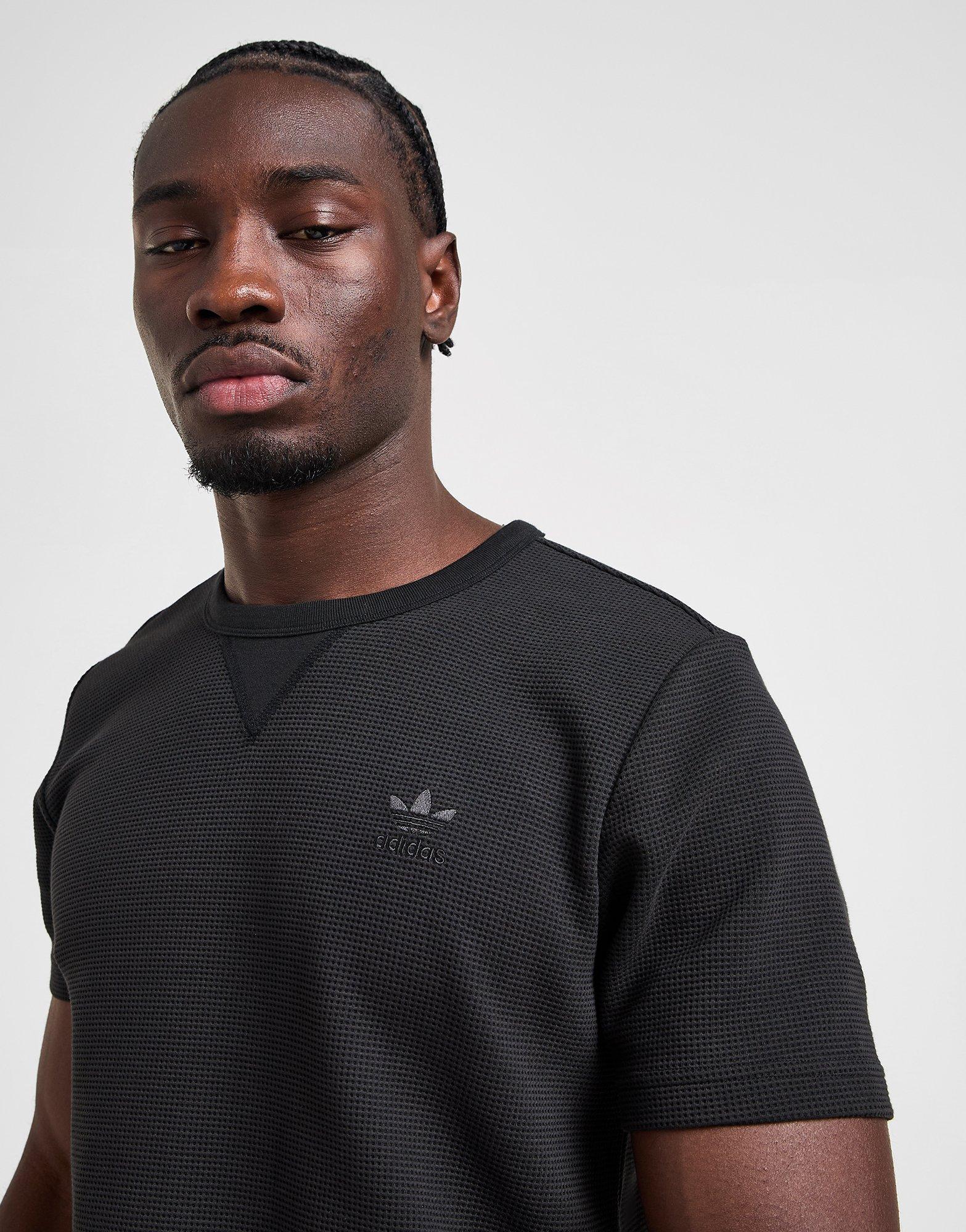 Pánske tričko ADIDAS TRIČKO TREFOIL ESSENTIALS WAFFLE TRIČKO IW5804 Černá