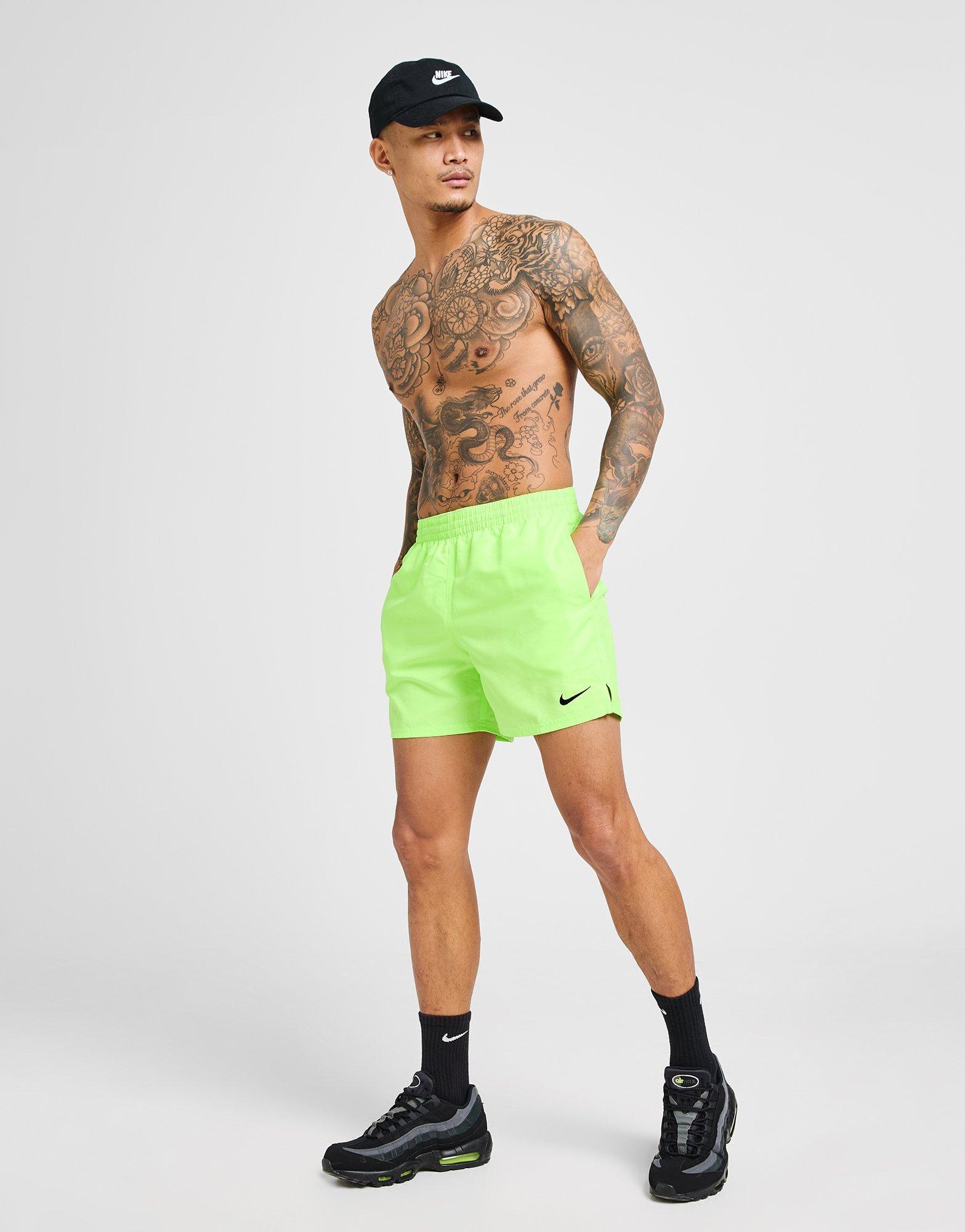 Pantaloni scurți pentru bărbați NIKE SWIM PANTALONI SCURȚI NIKE SWIM-PANTALONI   SCURȚI ESSE NESSF560387 Lime