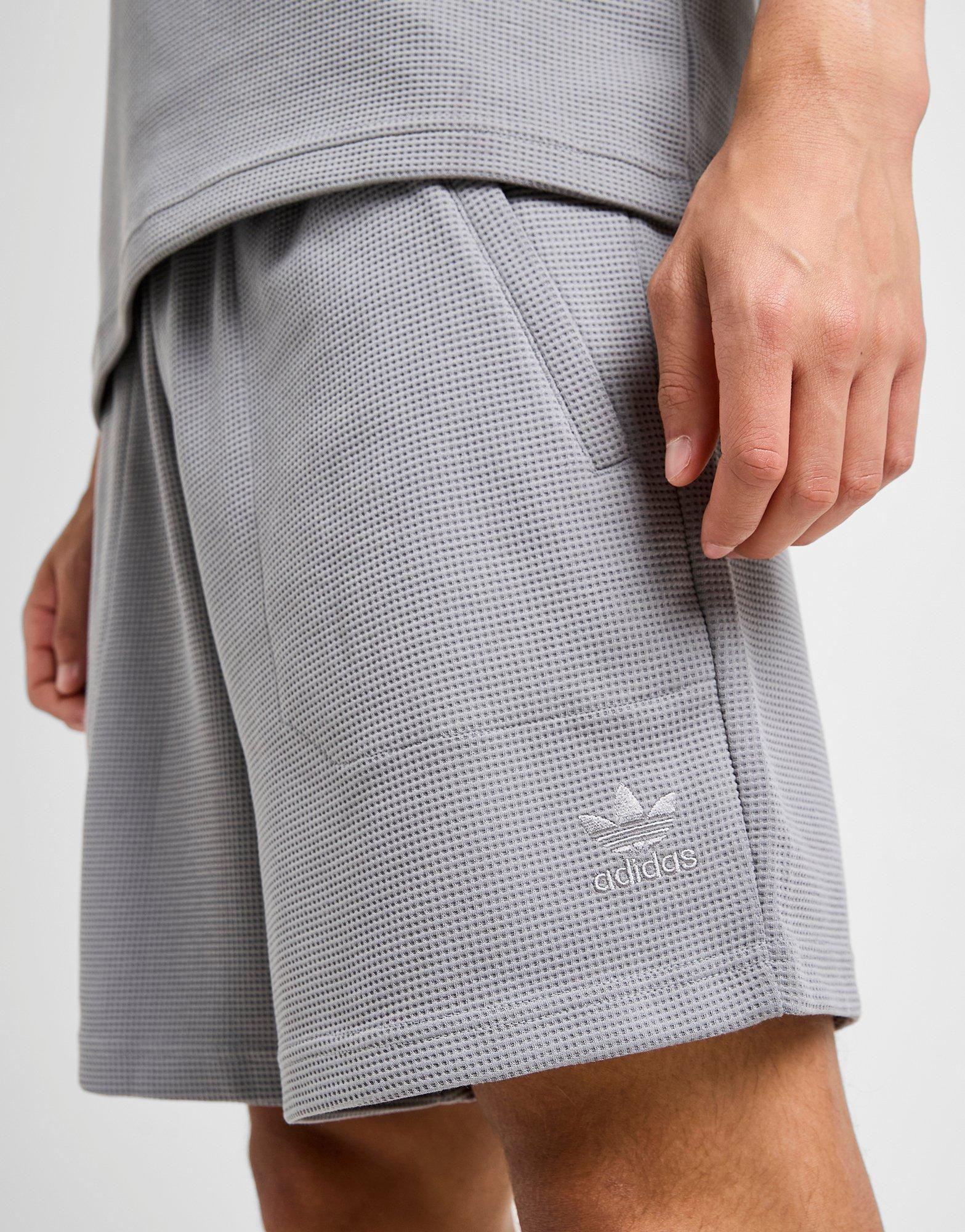 Krótkie spodenki, szorty męskie ADIDAS SZORTY ESS W SHO KB0484 Szary