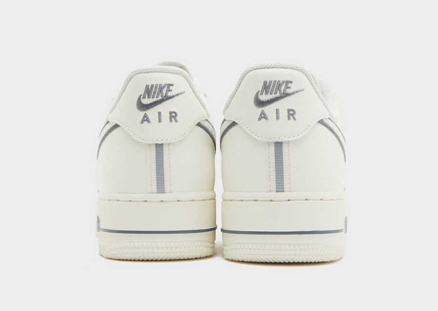 Adidași pentru bărbați NIKE AIR FORCE 1 '07  IB7677-101 Bej