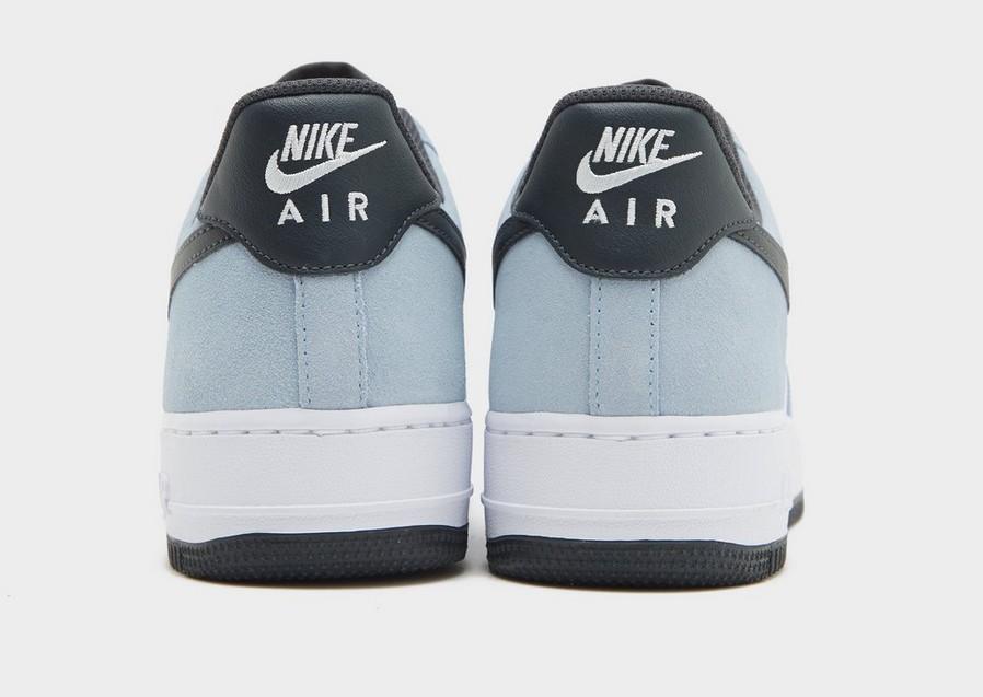 Чоловічі кросівки NIKE AIR FORCE 1 '07 LV8  IF6205-400 Сірий