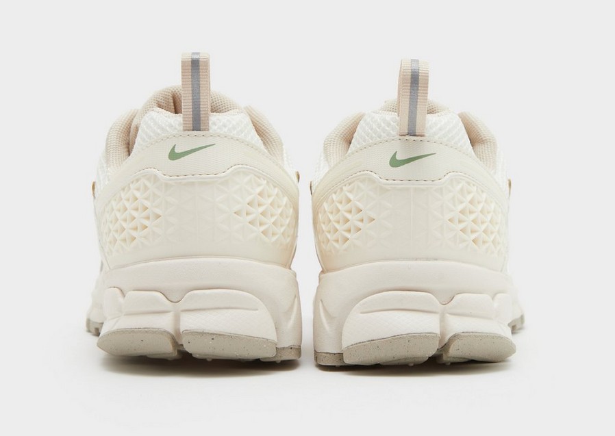 Adidași pentru copii NIKE VOMERO 5 BG HF6998-106 Crem