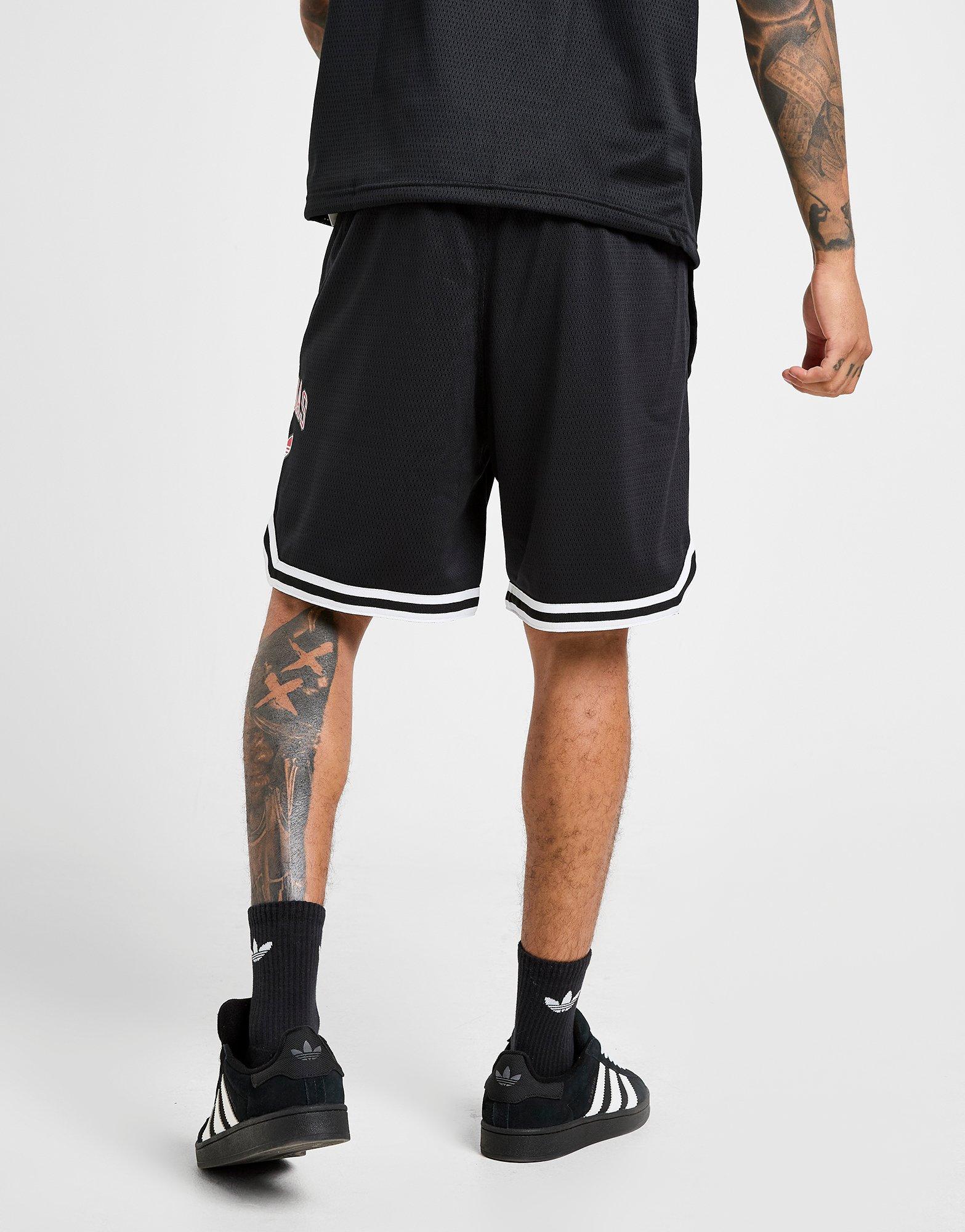 Krótkie spodenki, szorty męskie ADIDAS SZORTY VARSITY BB SHORTS JP1002 Czarny