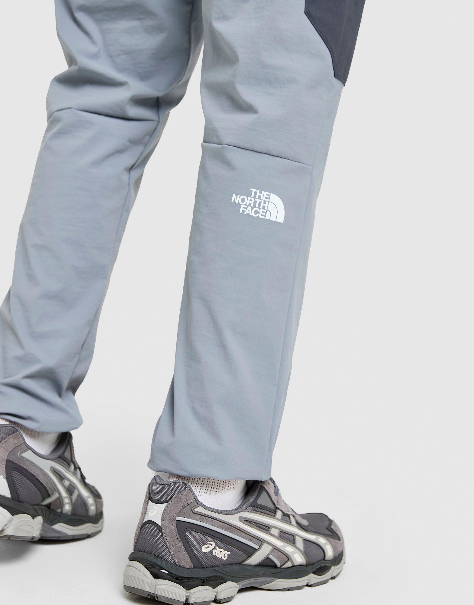 Pantaloni pentru bărbați THE NORTH FACE PANTALONI  TRISHULL CARGO TW'GY NF0A8CCKZDK1 Gri