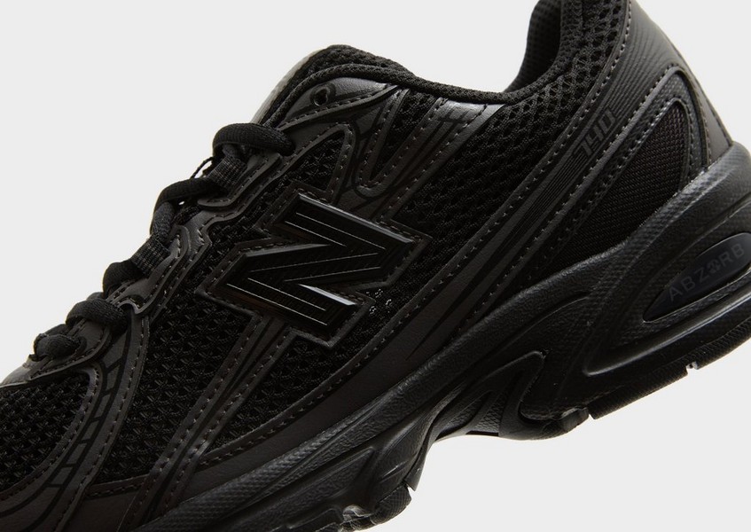 New Balance 740