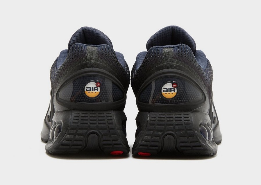 Adidași pentru bărbați NIKE AIR MAX DN II7633-400 Negru