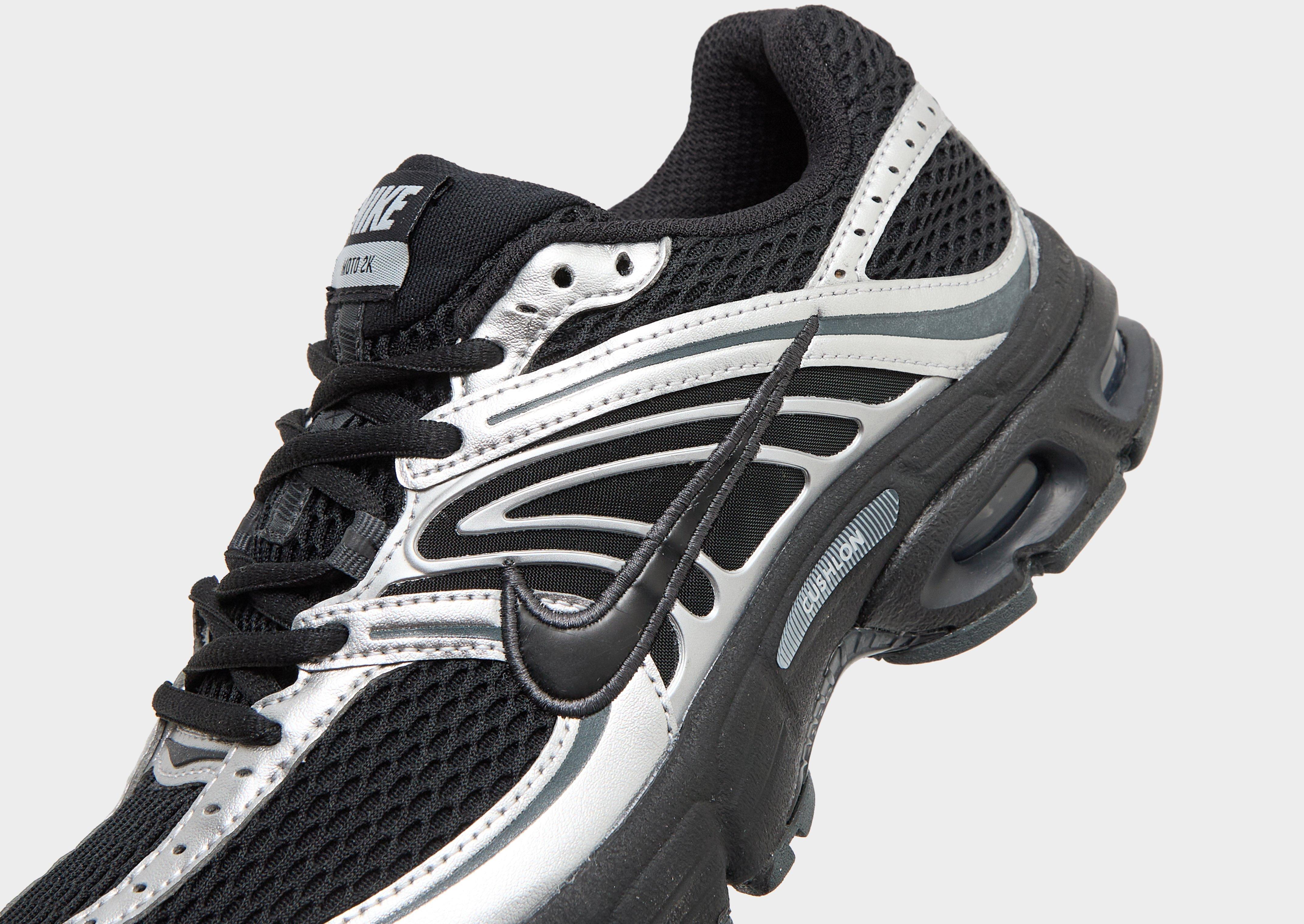 Жіночі кросівки NIKE W AIR MAX MOTO 2K HQ2056-007 Чорний