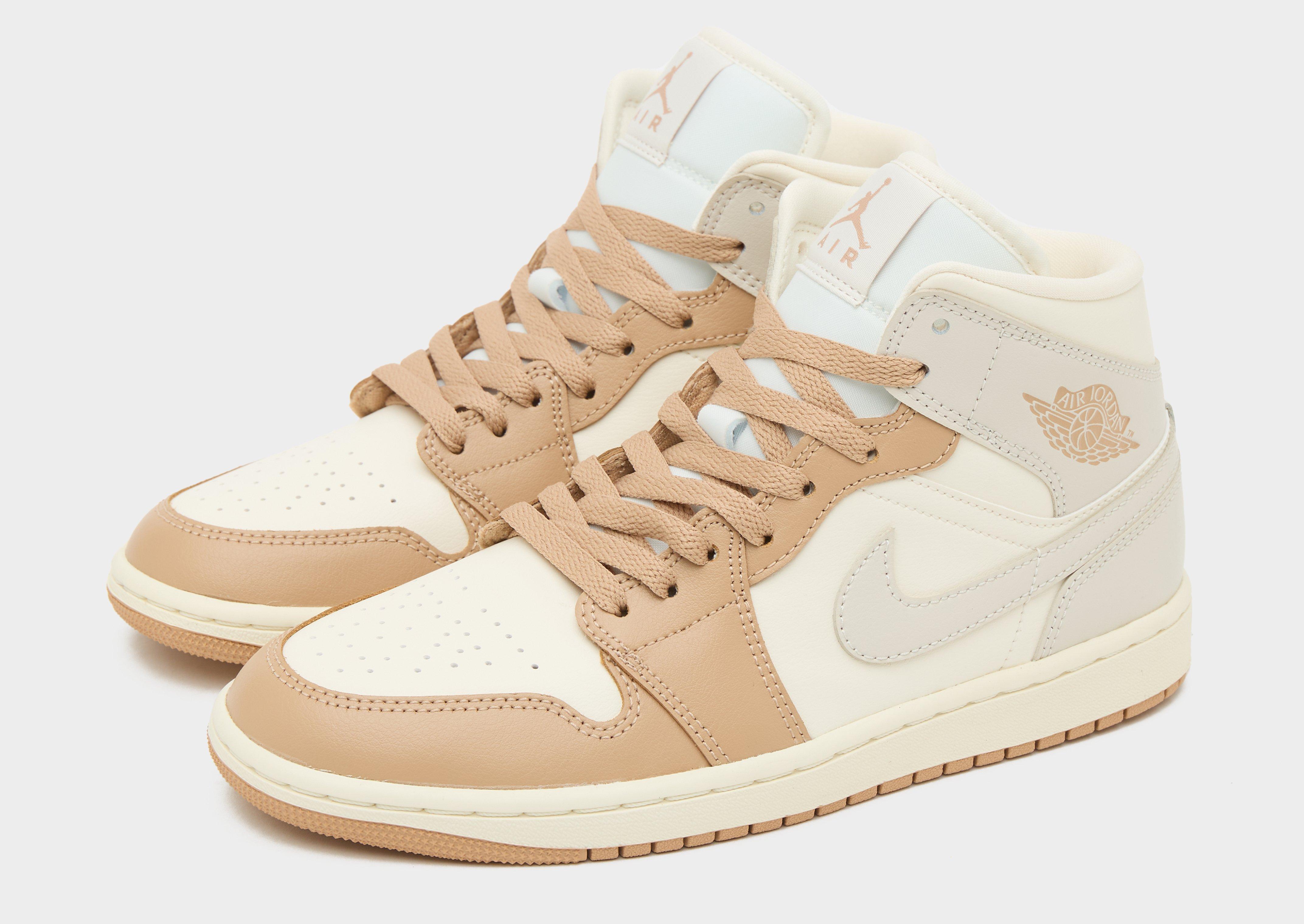 Дамски обувки AIR JORDAN 1 MID BQ6472-118 Бежов