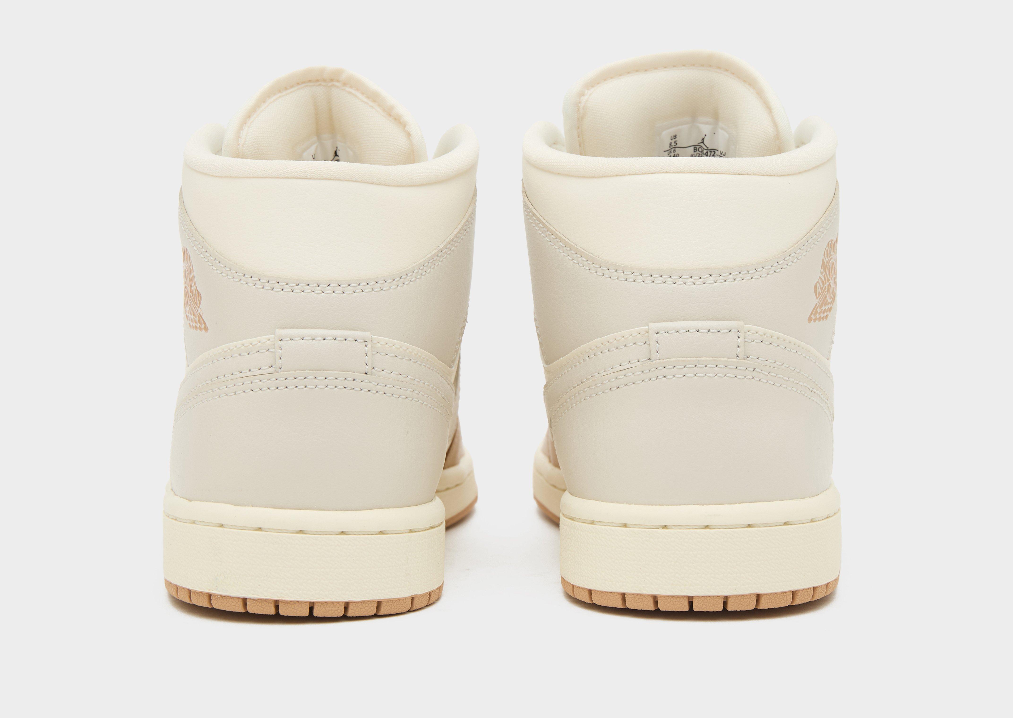 Дамски обувки AIR JORDAN 1 MID BQ6472-118 Бежов