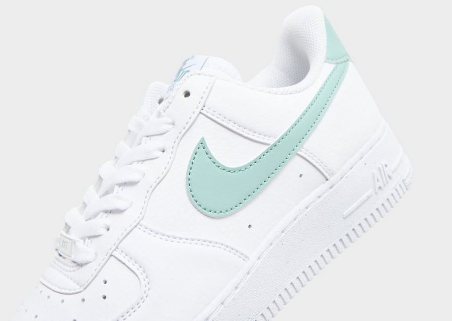 Adidași de damă NIKE AIR FORCE 1 '07  DV3808-112 Alb