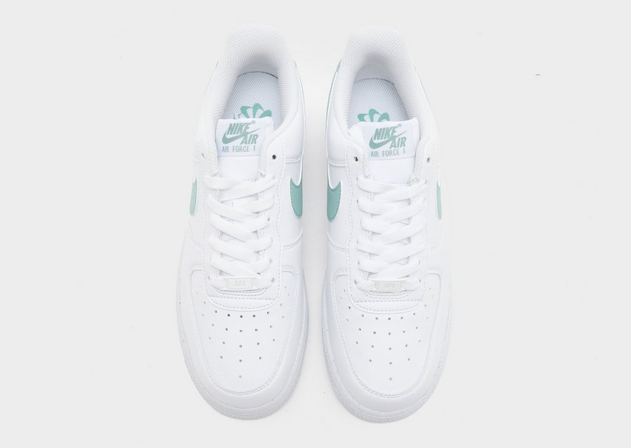 Adidași de damă NIKE AIR FORCE 1 '07  DV3808-112 Alb