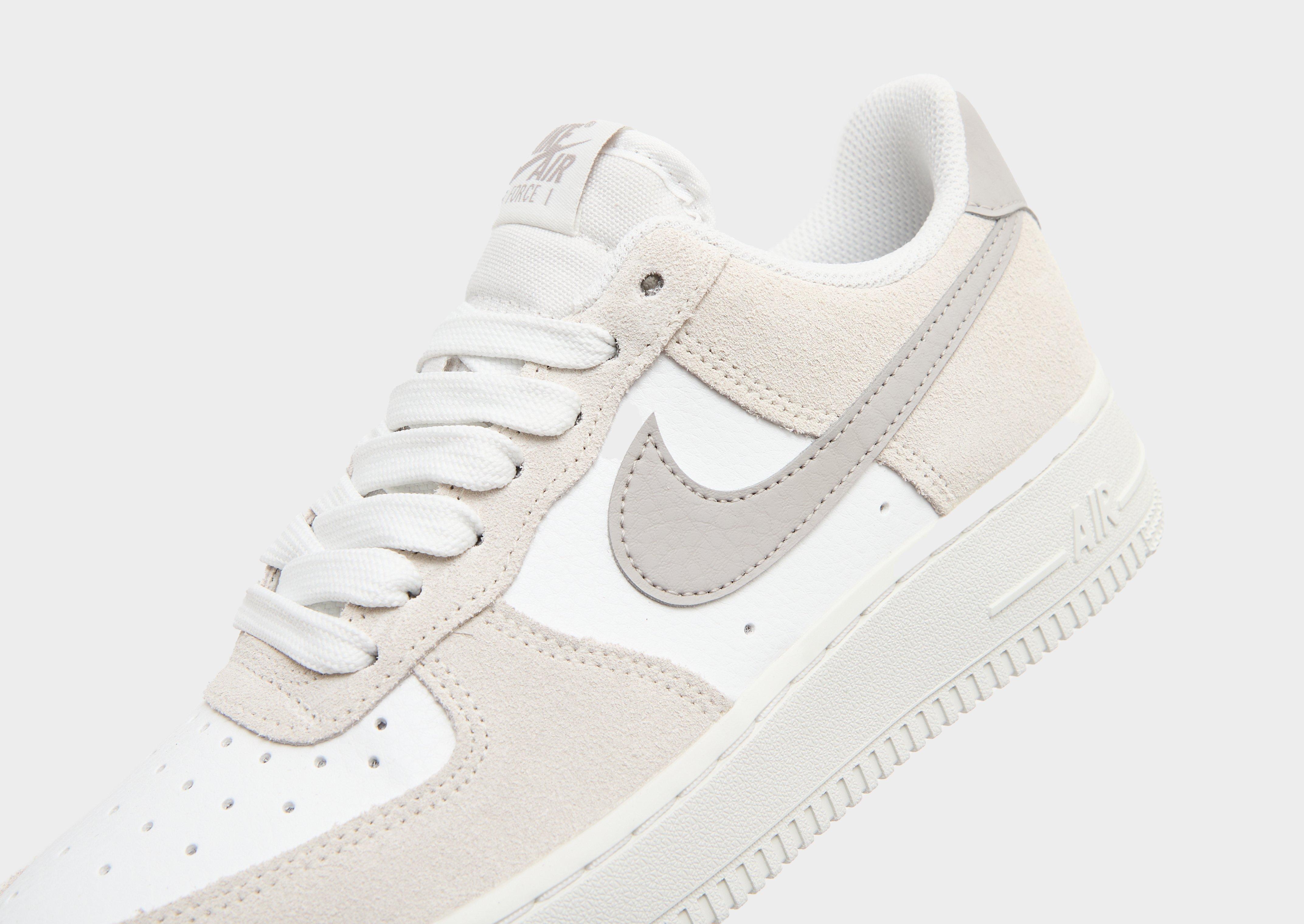 Жіночі кросівки NIKE W AIR FORCE 1 LO SR II7650-121 Бежевий