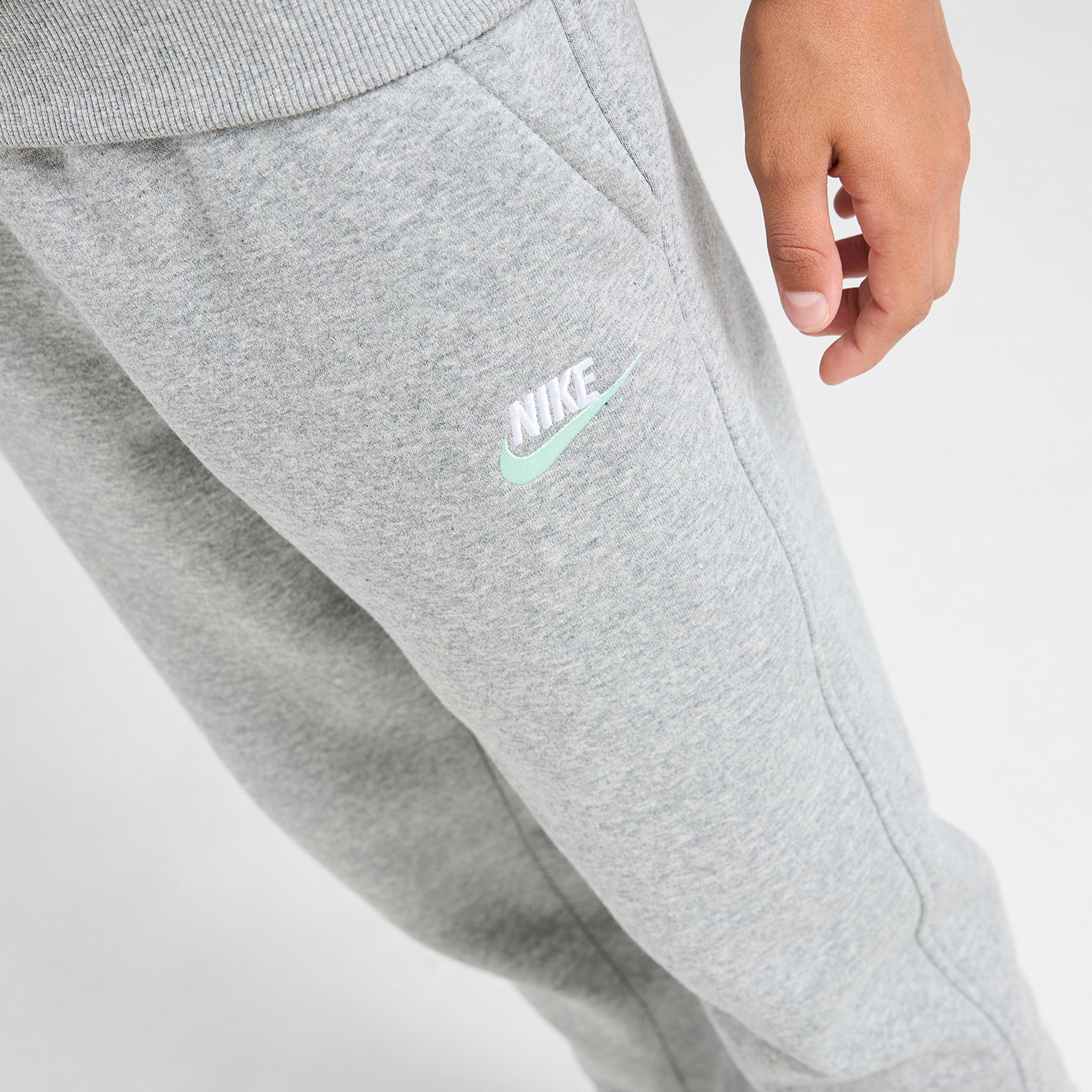 Detské nohavice NIKE NOHAVICE  K NSW CLUB FLC JGGR LBR