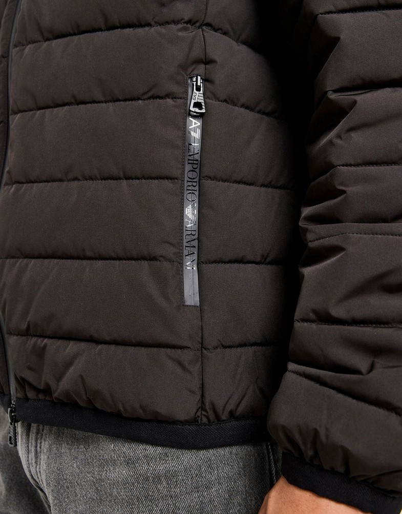 EMPORIO ARMANI 7 BUNDA ZIMNÁ BADGE BFL JKT BLK AF126637M001138UC001 Čierna