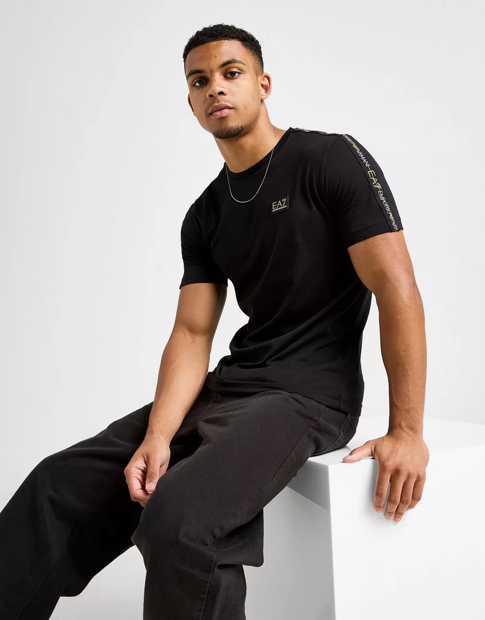 EMPORIO ARMANI 7 ФУТБОЛКА TAPE BADGE T BLK, фото 1 з 5