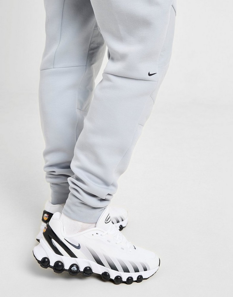 Pantaloni pentru bărbați NIKE PANTALONI  M NK TCH MIX JGGR IH4303-012 Gri