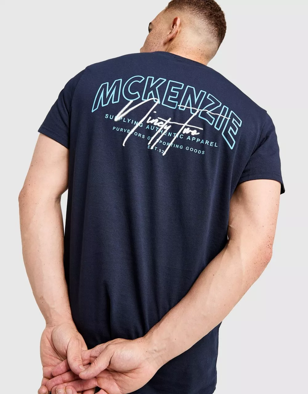 MCKENZIE ФУТБОЛКА SCRIPT TEE NVY-SKC, фото 1 з 5