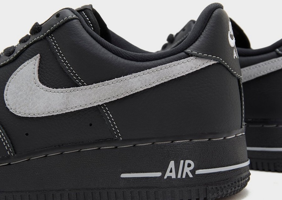 Adidași pentru bărbați NIKE AIR FORCE 1 '07 LV8 ESS+ HQ2037-006 Negru