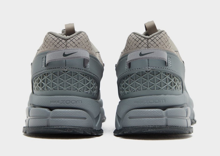 Sneakers NIKE ZOOM VOMERO ROAM REFLT HV6901-001 • Gri • Bărbați