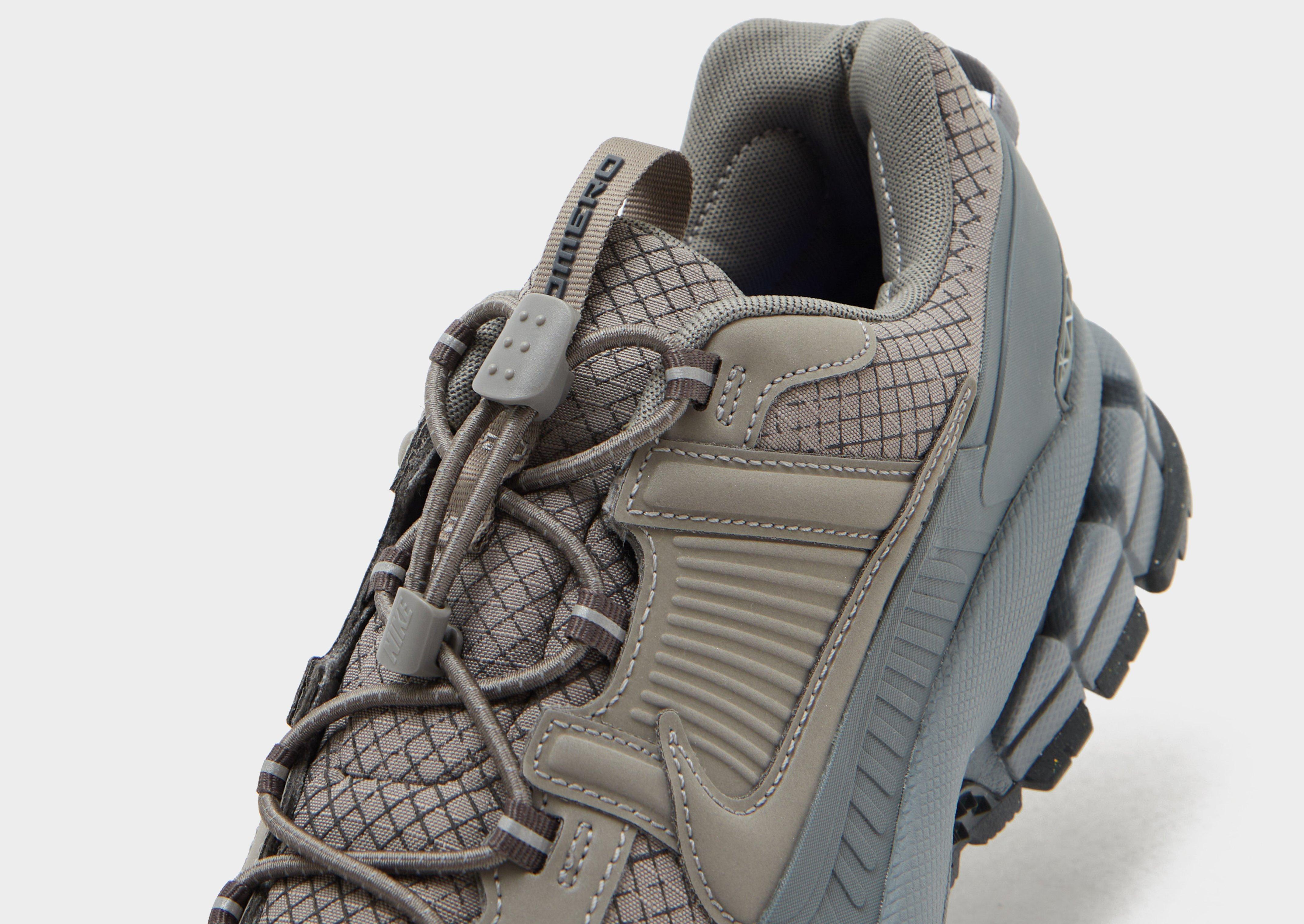 Adidași pentru bărbați NIKE ZOOM VOMERO ROAM REFLT HV6901-001 Gri