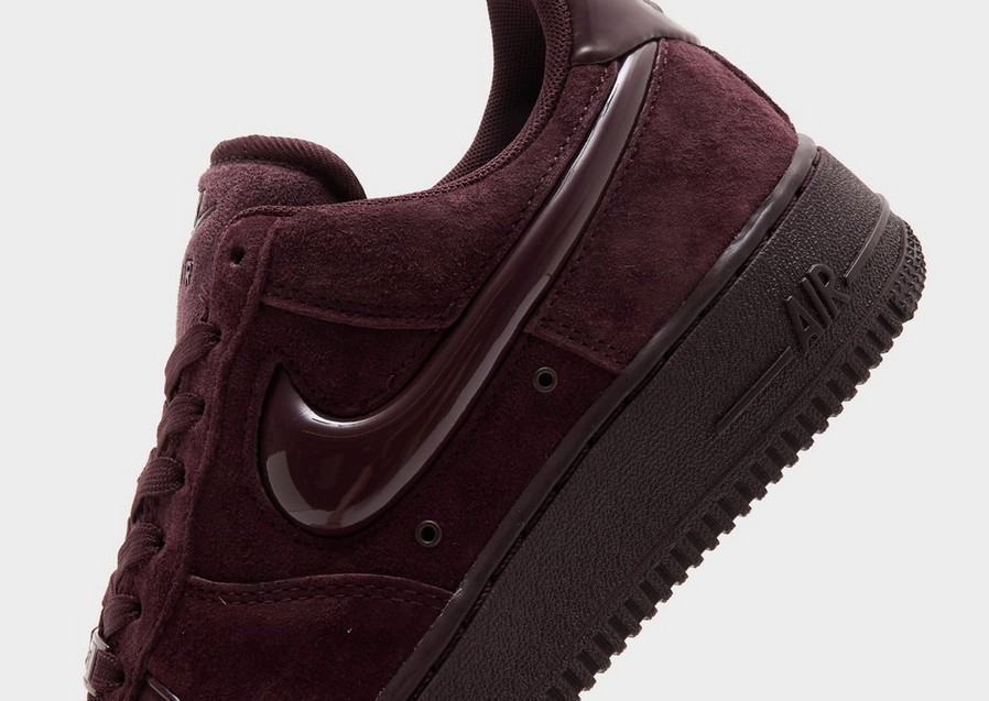 Adidași de damă NIKE W AIR FORCE 1 '07 TREND RM HV4406-600 Bordo