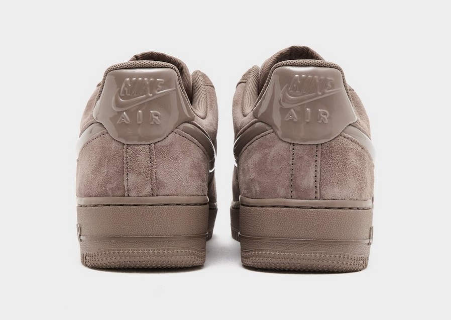 Adidași de damă NIKE W AIR FORCE 1 '07 TREND RM HV4406-200 Maro
