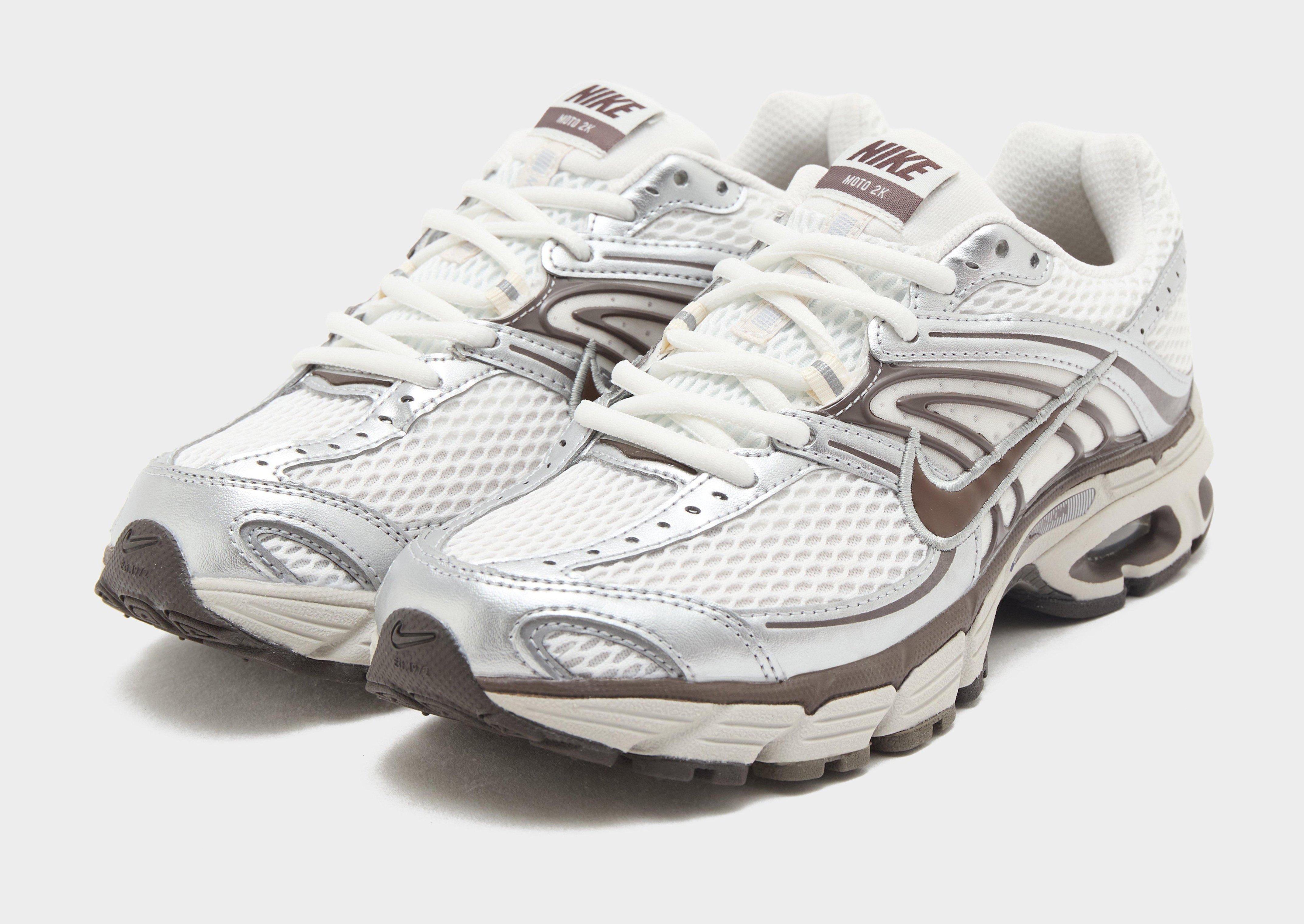 Adidași de damă NIKE W AIR MAX MOTO 2K IO1915-030 Bej