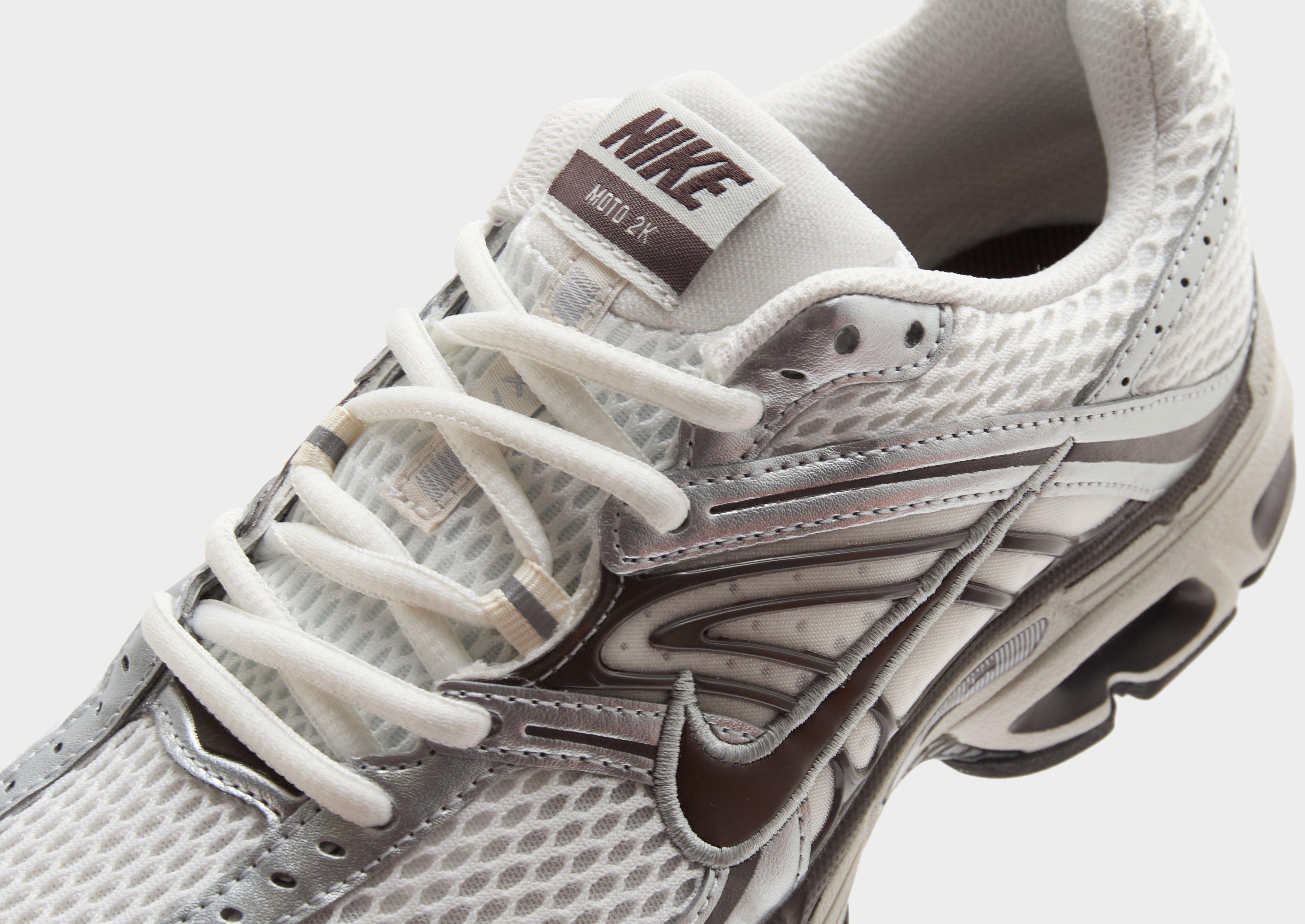 Adidași de damă NIKE W AIR MAX MOTO 2K IO1915-030 Bej