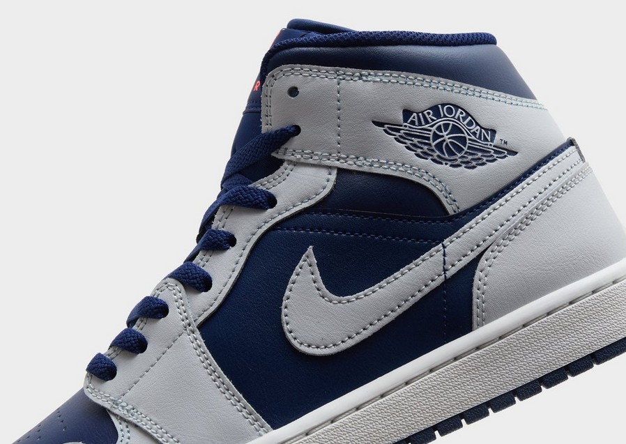 Adidași pentru bărbați AIR JORDAN 1 MID DQ8426-403 Gri