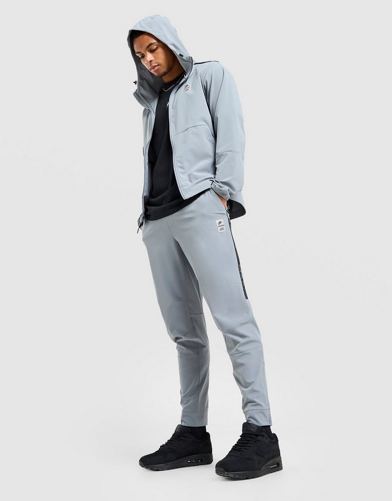 Pantaloni pentru bărbați NIKE PANTALONI  M NSW AIR MAX TC ST WVN PANT IF0385-065 Gri