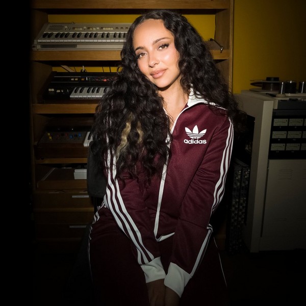 ADIDAS СУИТЧЪР СЪС ЗАКОПЧАВАНЕ CLASSIC TT