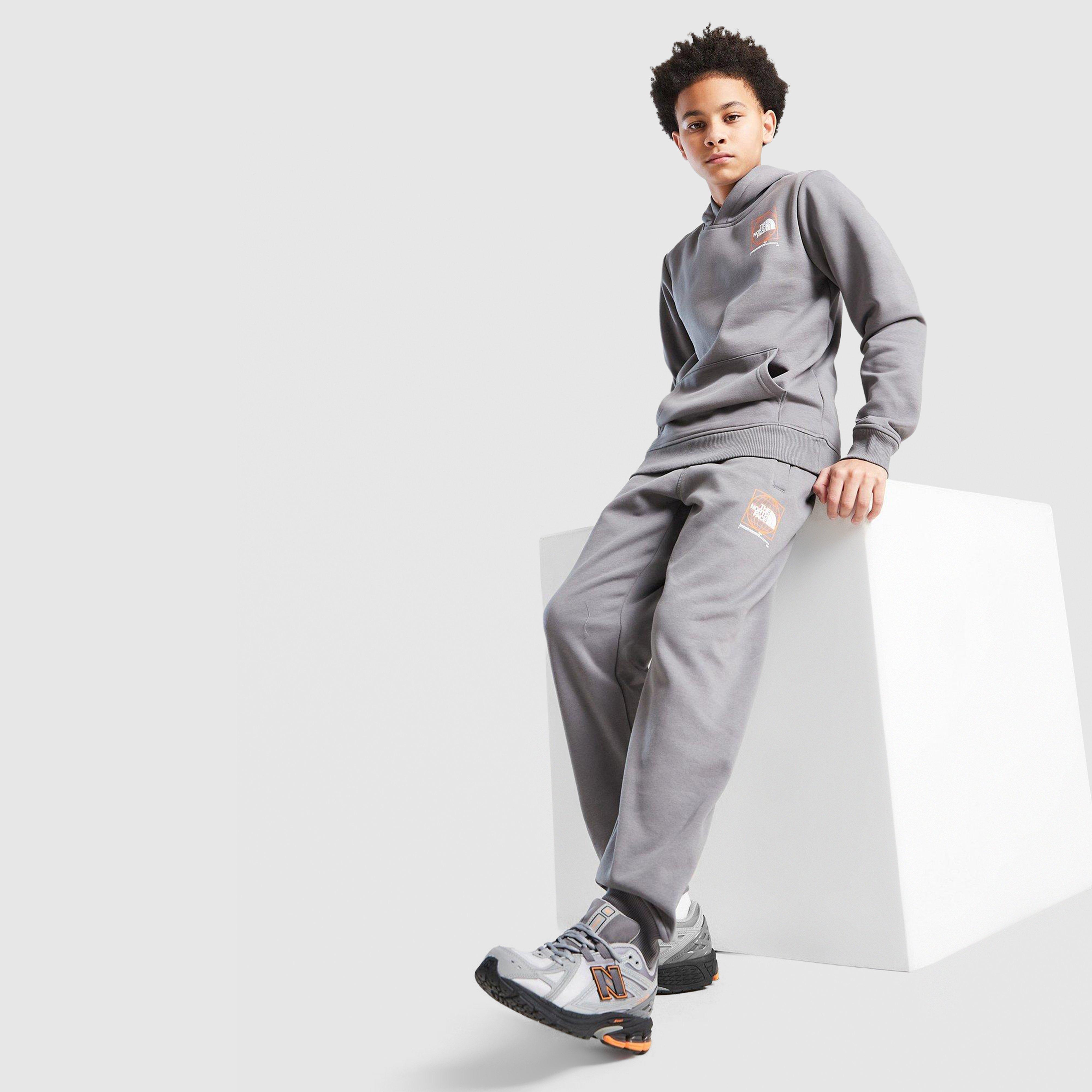 Dječje hlače THE NORTH FACE HLAČE GRAPHIC SEVEN SUMMIT ROUND