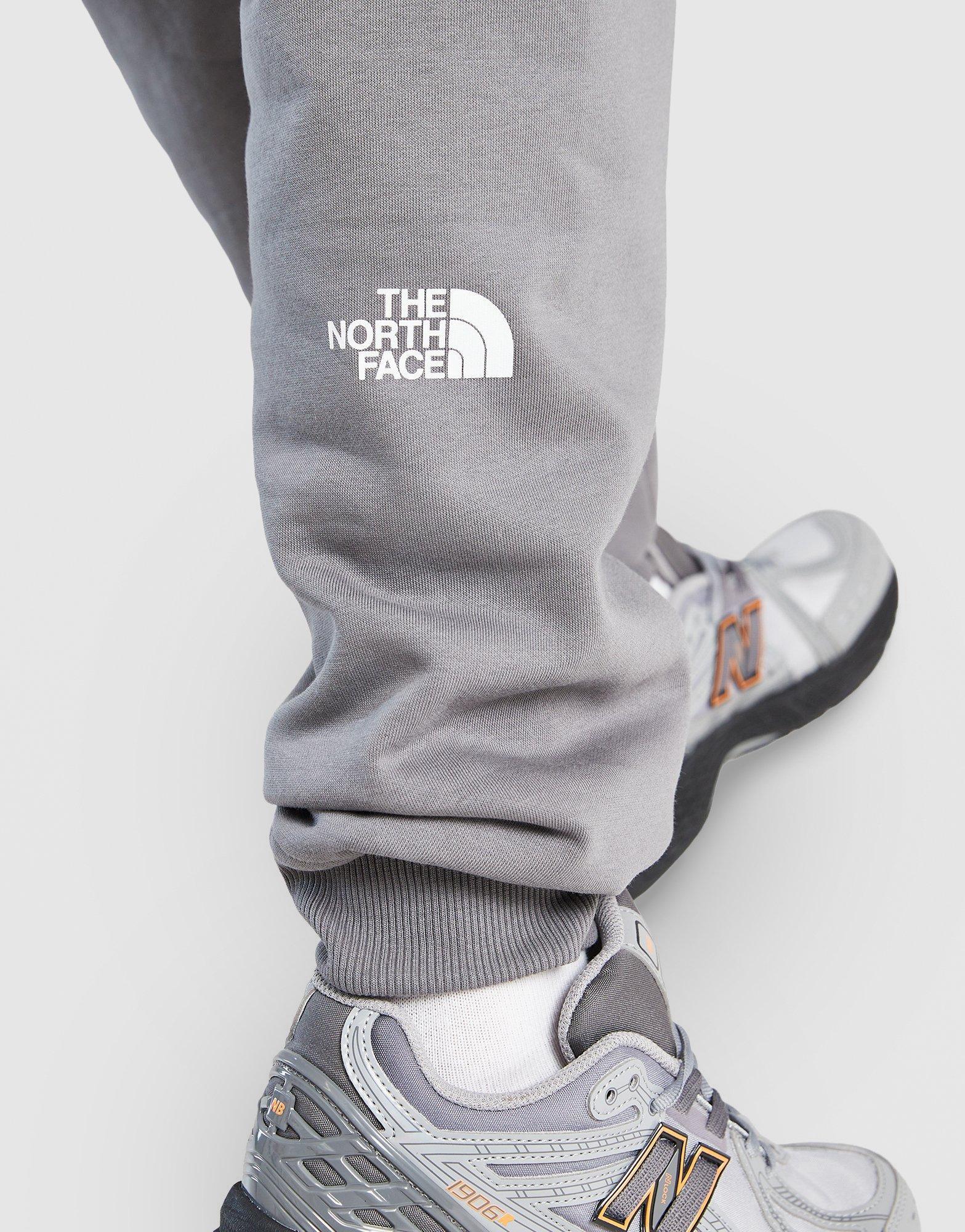 Dječje hlače THE NORTH FACE HLAČE GRAPHIC SEVEN SUMMIT ROUND NF0A8HSV0UZ1 siva